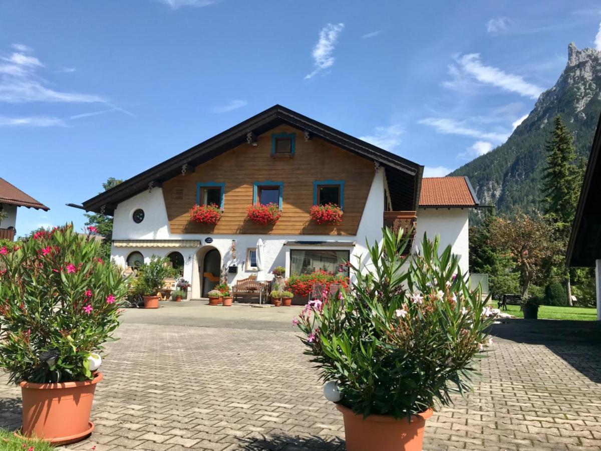 Gaestehaus Edlhuber Миттенвальд Экстерьер фото
