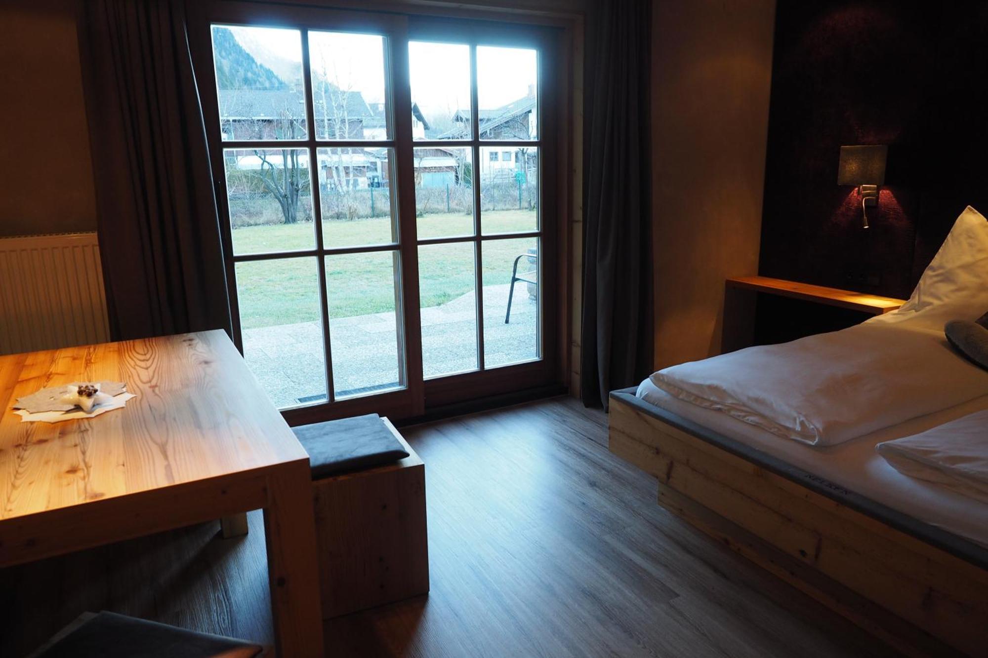 Gaestehaus Edlhuber Миттенвальд Номер фото