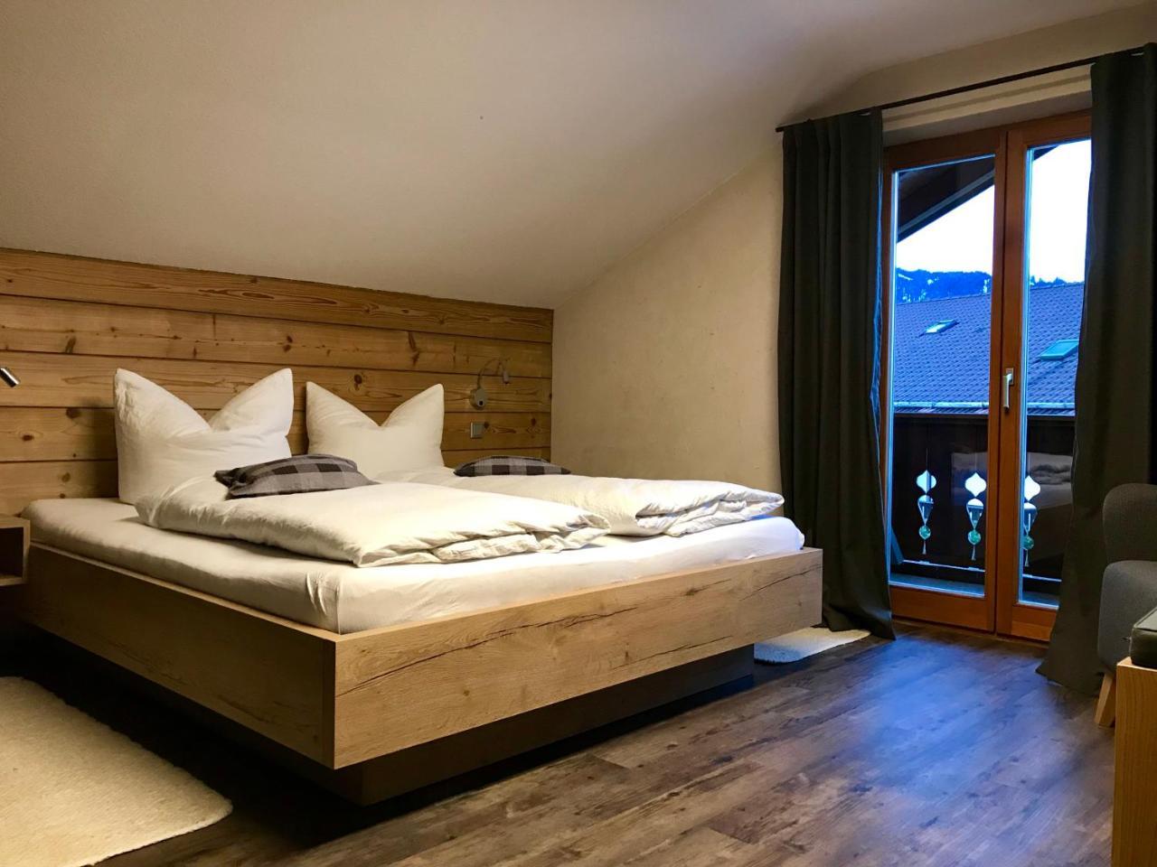 Gaestehaus Edlhuber Миттенвальд Экстерьер фото